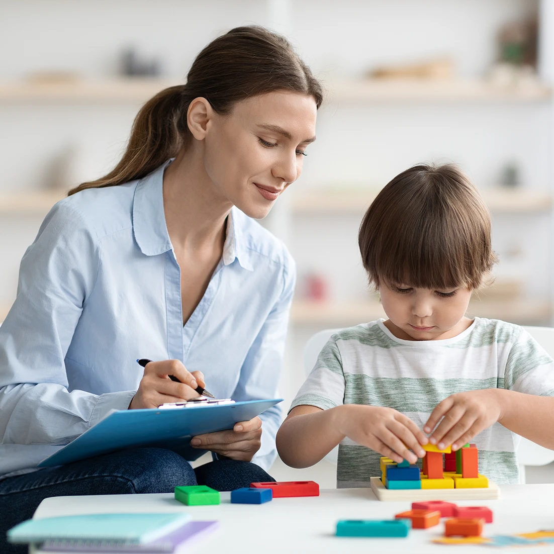 Jobifi Child playing with blocks